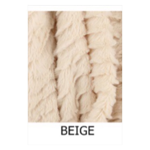 Soft Stunning Faux Fur Sweater Poncho Beige O/S - Picture 4 of 5